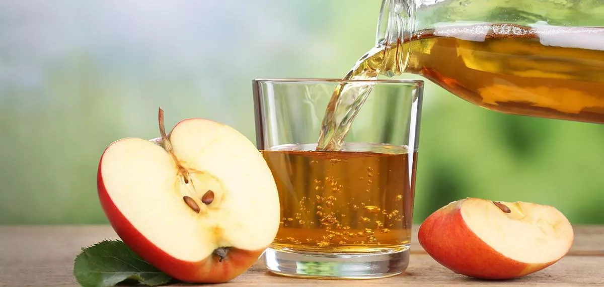 Frisches Glas Apfelsaft – Dank unseres QuickConservers von Förster-Technik stets frisch und hygienisch.